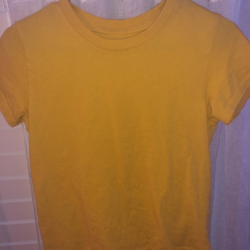 Basic Yellow Tee (UO) ☆